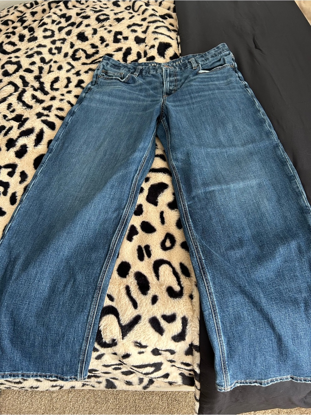 AE Curvy Stovepipe Classic Women's Wide-Leg Jeans in Medium Blue
